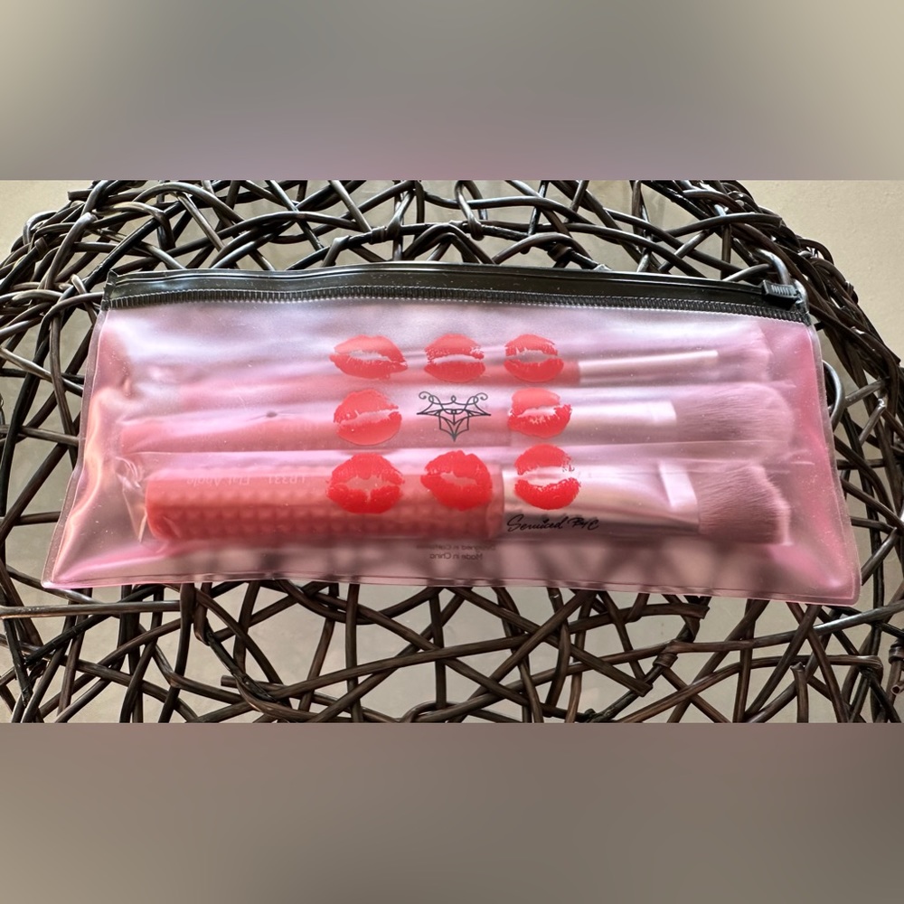 3-Piece Contour Brush Set with @ServicedbyE Limited Edition Pouch - pink
